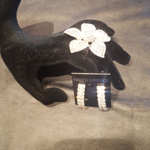 Rhinestone Flower Ring & Earring Set, EUC - Picture 1 of 6